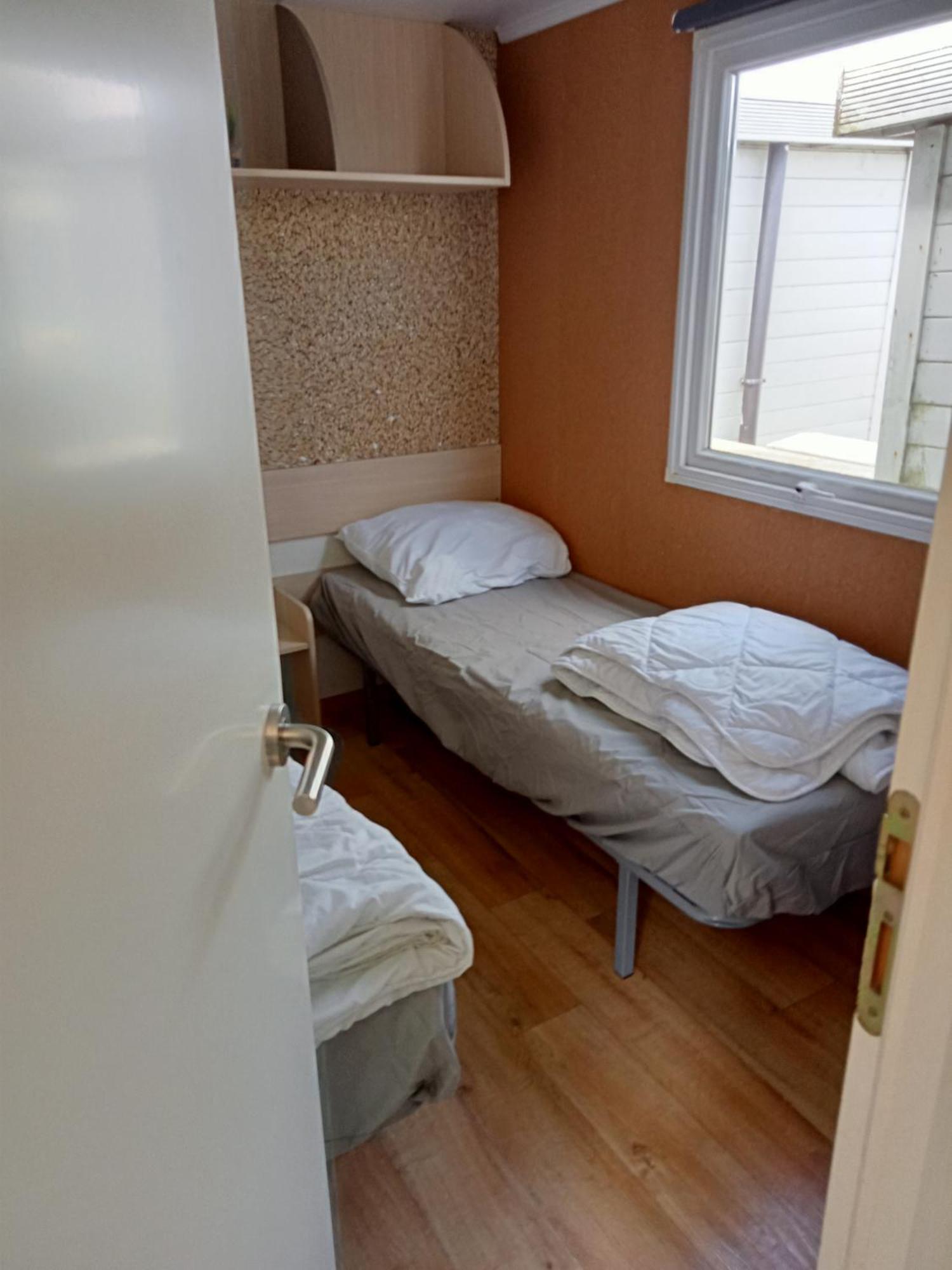 Stacaravan Bredene Met Tuin Nr 2126 エクステリア 写真
